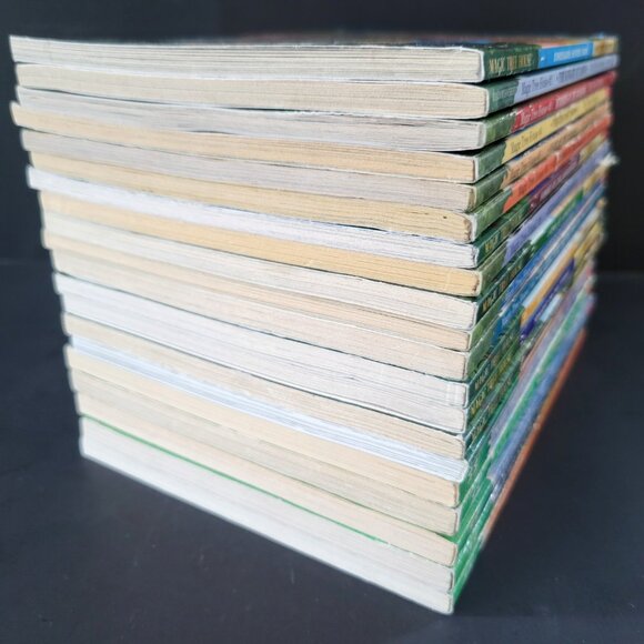 MAGIC TREE HOUSE & MERLIN MISSION LOT OF 20 BOOKS SCHOLASTIC MARY POPE OSBORN - Picture 8 of 13